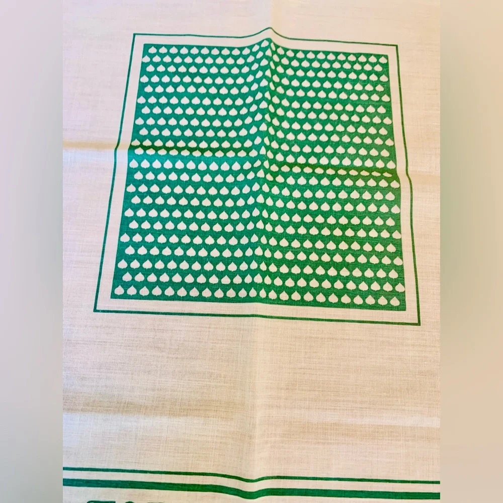 Aspen vintage resort Stevens brown design Green and White Scarf square